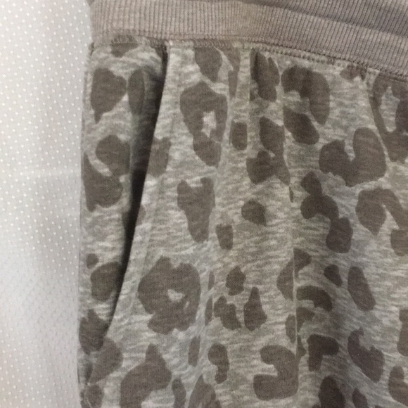 Old Navy, L, Snow Leopard, Joggers - Picture 3 of 6